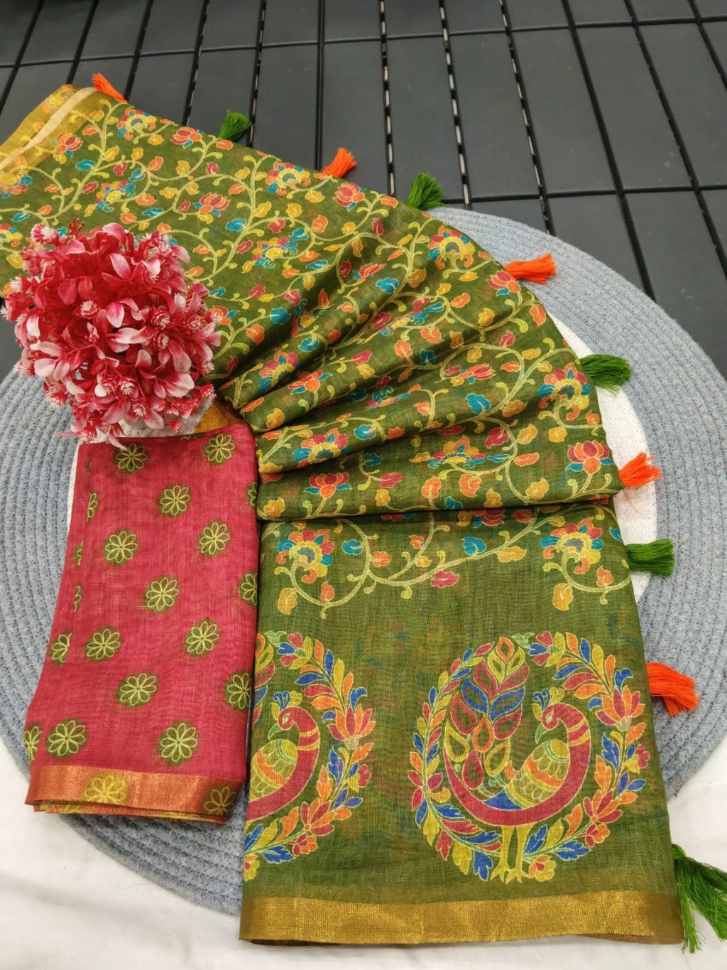Graceful Green Linen Saree with Ethnic Printed Border Design
