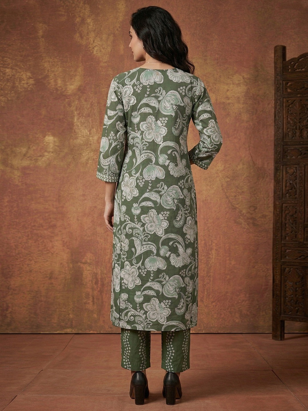 Green Floral Print Pure Cotton Kurta Salwar Dupatta Set with Elegant Design