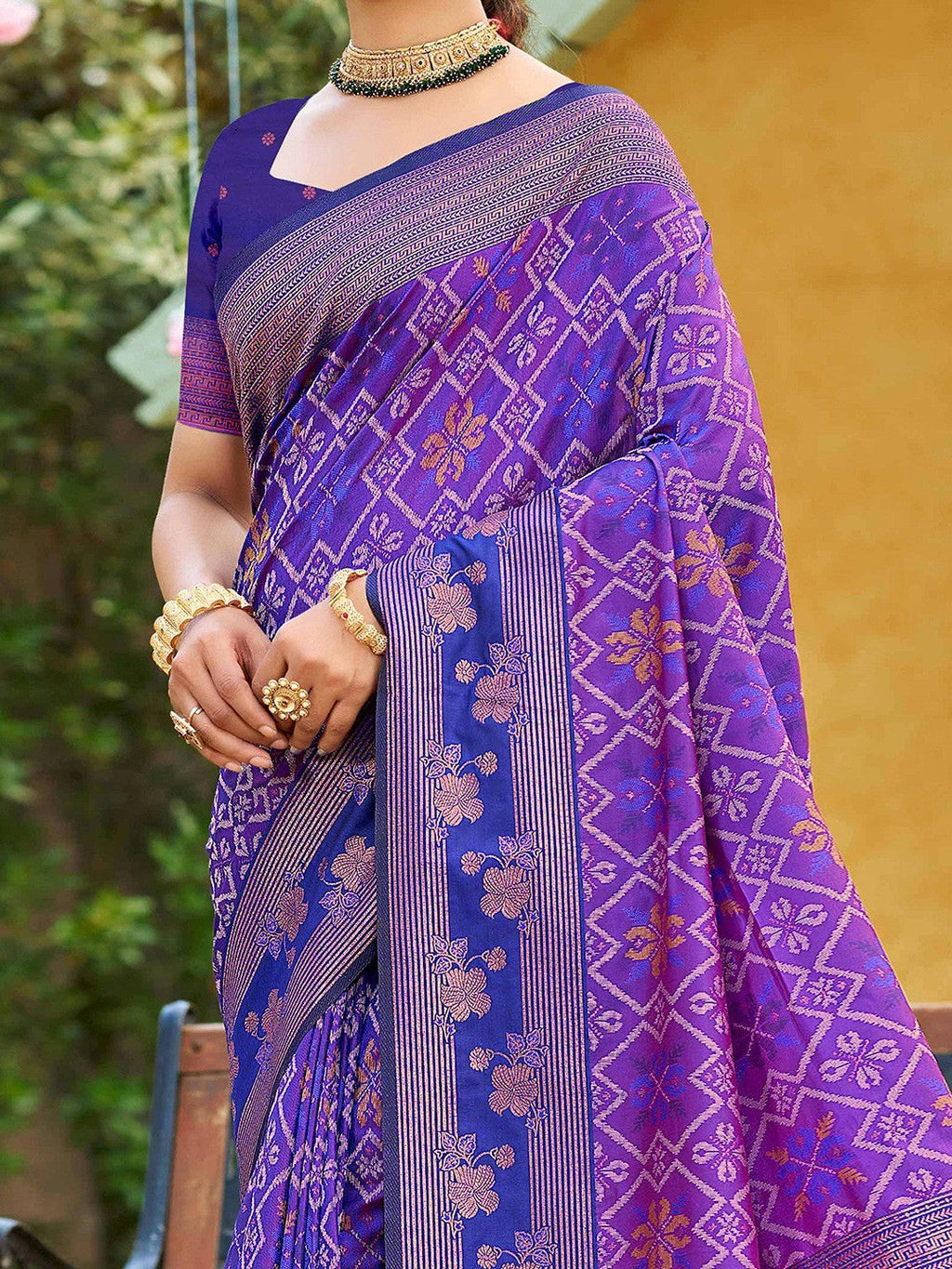 Ethnic Violet Floral & Geometric Zari Weaving Silk Blend Saree With Tassels Pallu