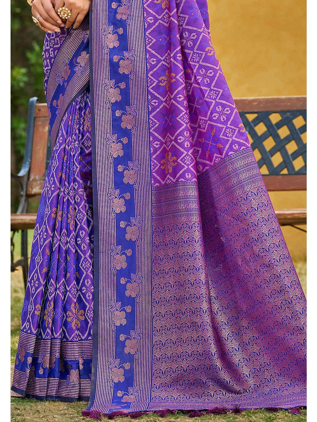 Ethnic Violet Floral & Geometric Zari Weaving Silk Blend Saree With Tassels Pallu