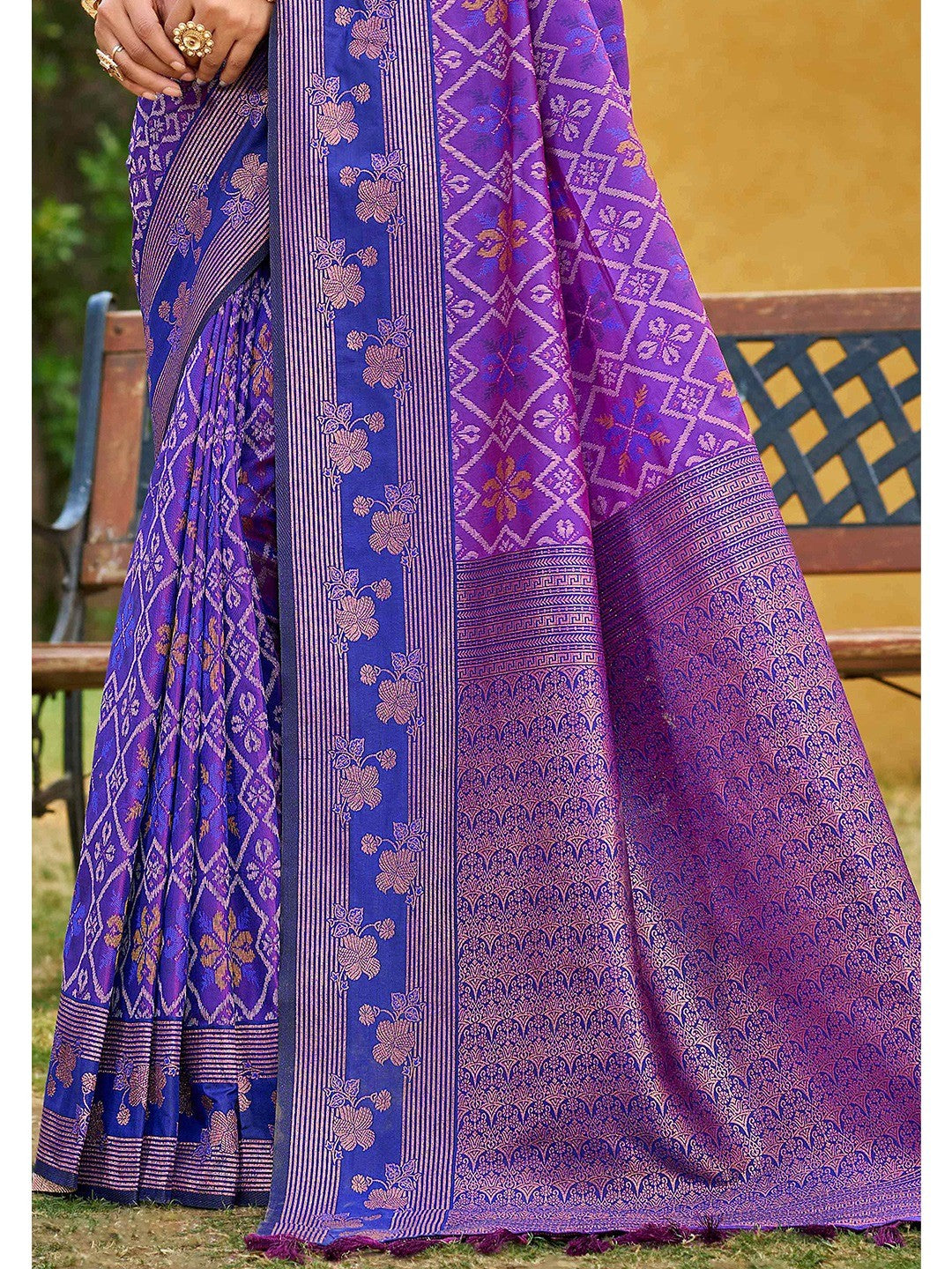Ethnic Violet Floral & Geometric Zari Weaving Silk Blend Saree With Tassels Pallu