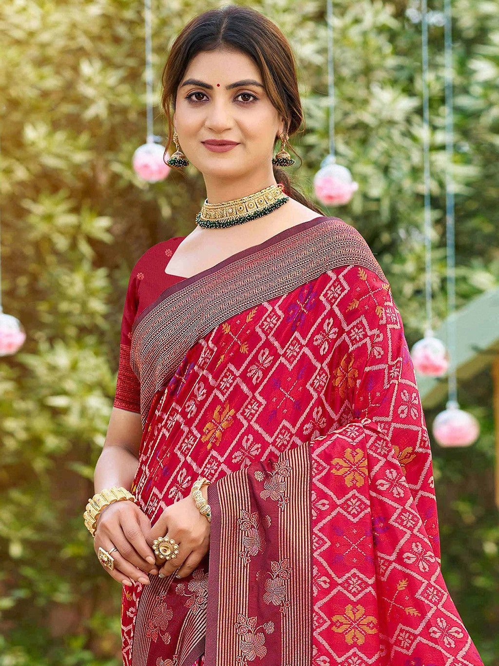 Ethnic Pink Floral & Geometric Zari Weaving Silk Blend Saree With Tassels Pallu