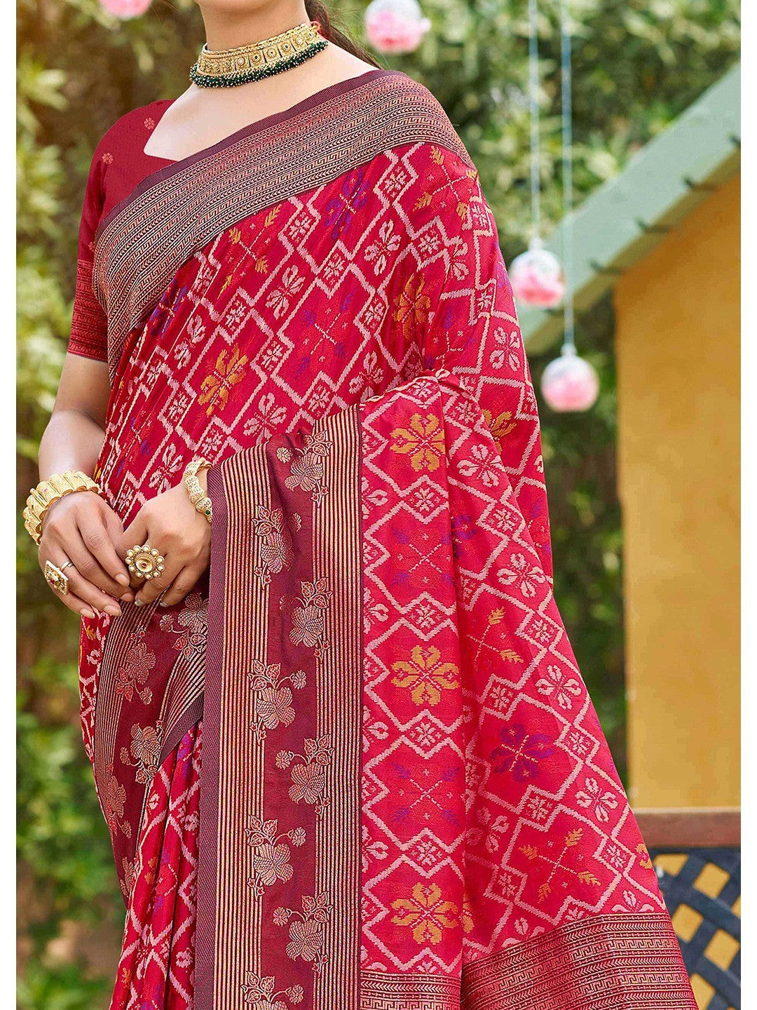 Ethnic Pink Floral & Geometric Zari Weaving Silk Blend Saree With Tassels Pallu