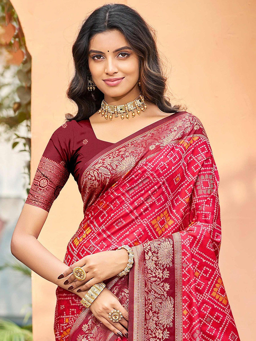 Timeless Pink Geometric & Floral Design Weaving Silk Blend Saree With Stylish Tassels Pallu