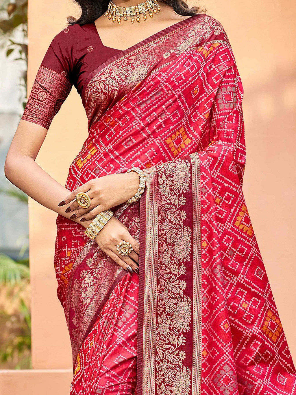 Timeless Pink Geometric & Floral Design Weaving Silk Blend Saree With Stylish Tassels Pallu