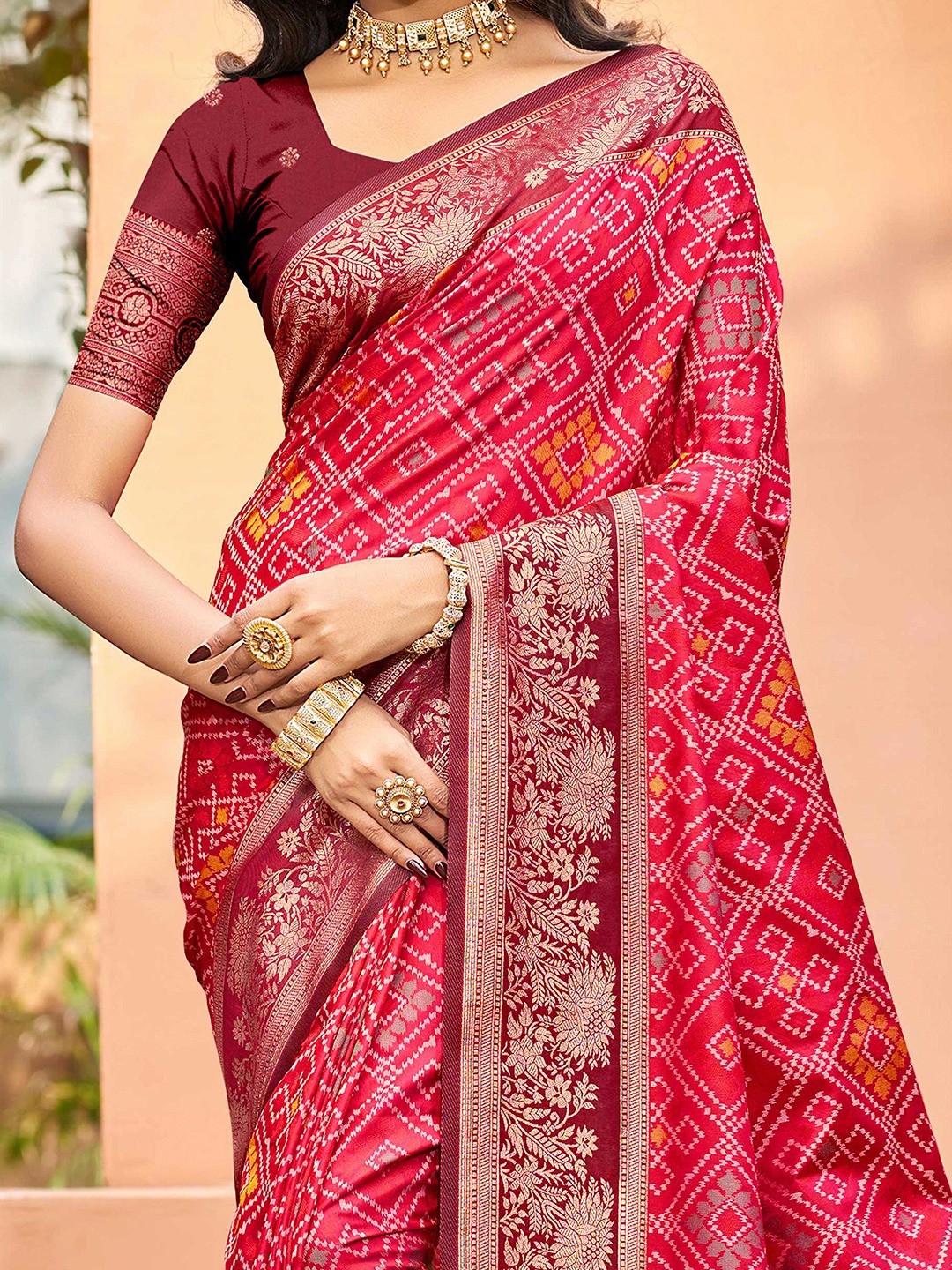 Timeless Pink Geometric & Floral Design Weaving Silk Blend Saree With Stylish Tassels Pallu