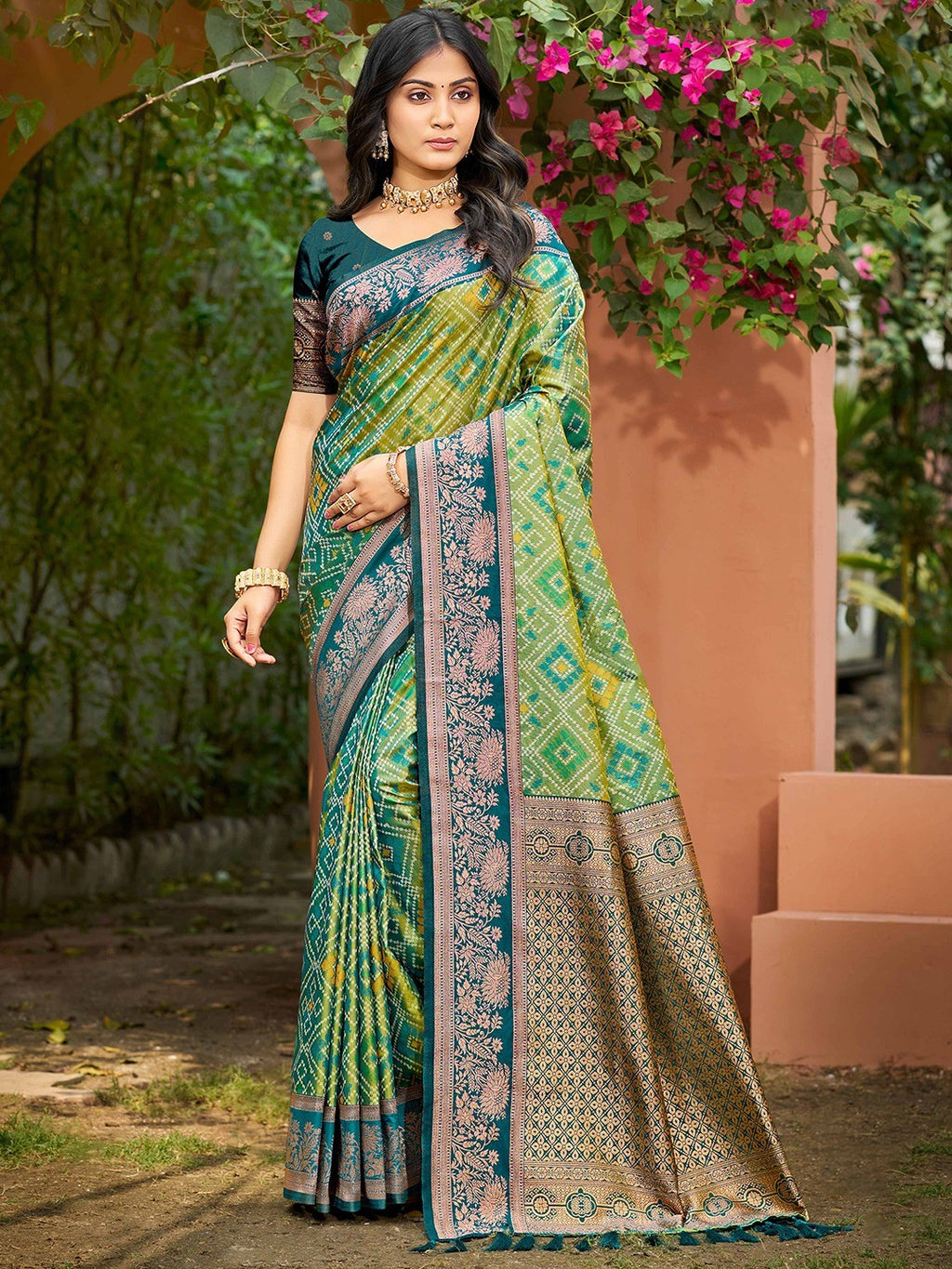 Timeless Teal Green Geometric & Floral Design Weaving Silk Blend Saree With Stylish Tassels Pallu