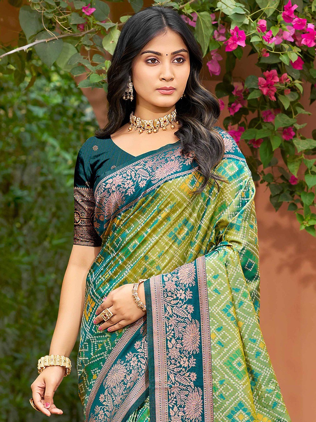 Timeless Teal Green Geometric & Floral Design Weaving Silk Blend Saree With Stylish Tassels Pallu