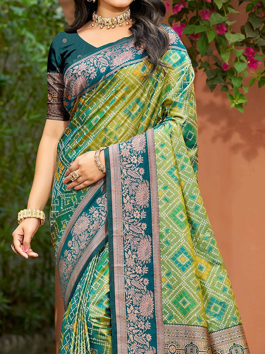 Timeless Teal Green Geometric & Floral Design Weaving Silk Blend Saree With Stylish Tassels Pallu