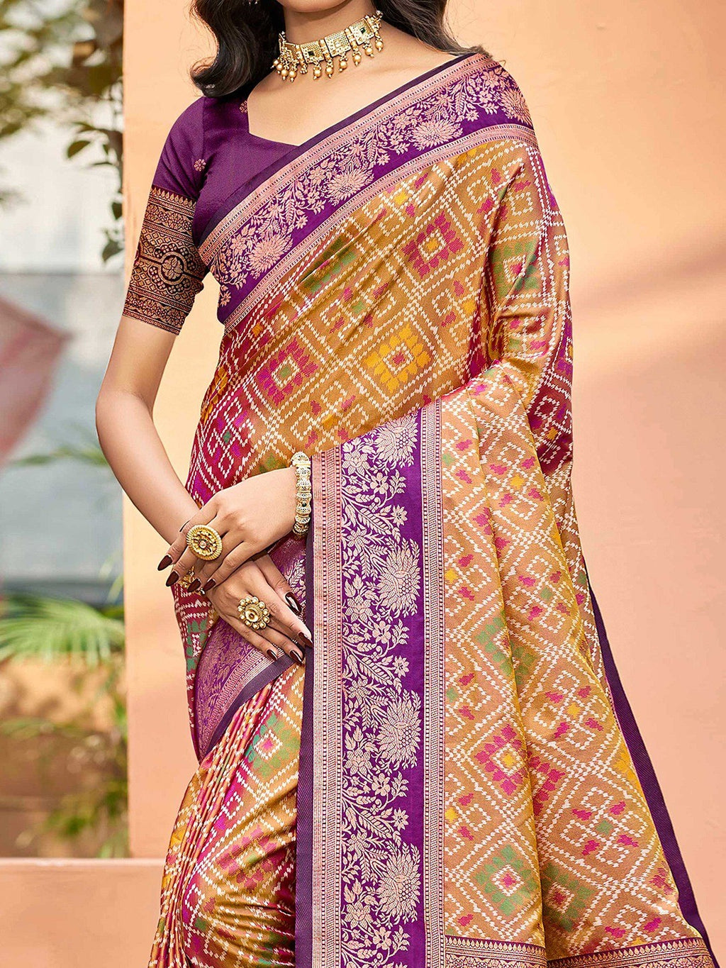 Timeless Dark Mustard Geometric & Floral Design Weaving Silk Blend Saree With Stylish Tassels Pallu