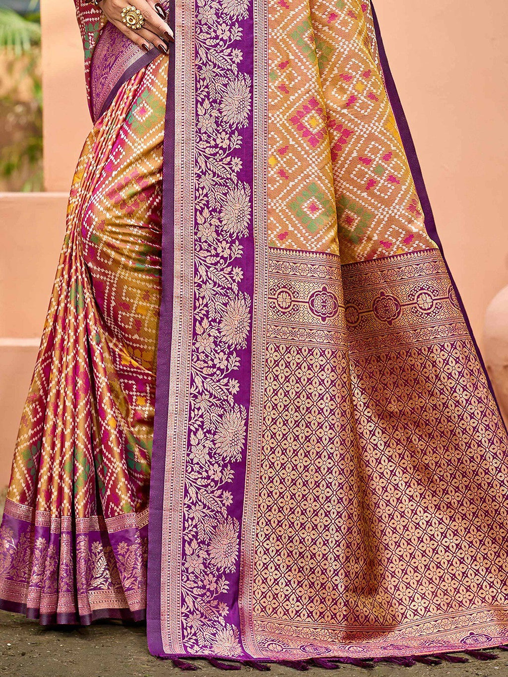 Timeless Dark Mustard Geometric & Floral Design Weaving Silk Blend Saree With Stylish Tassels Pallu