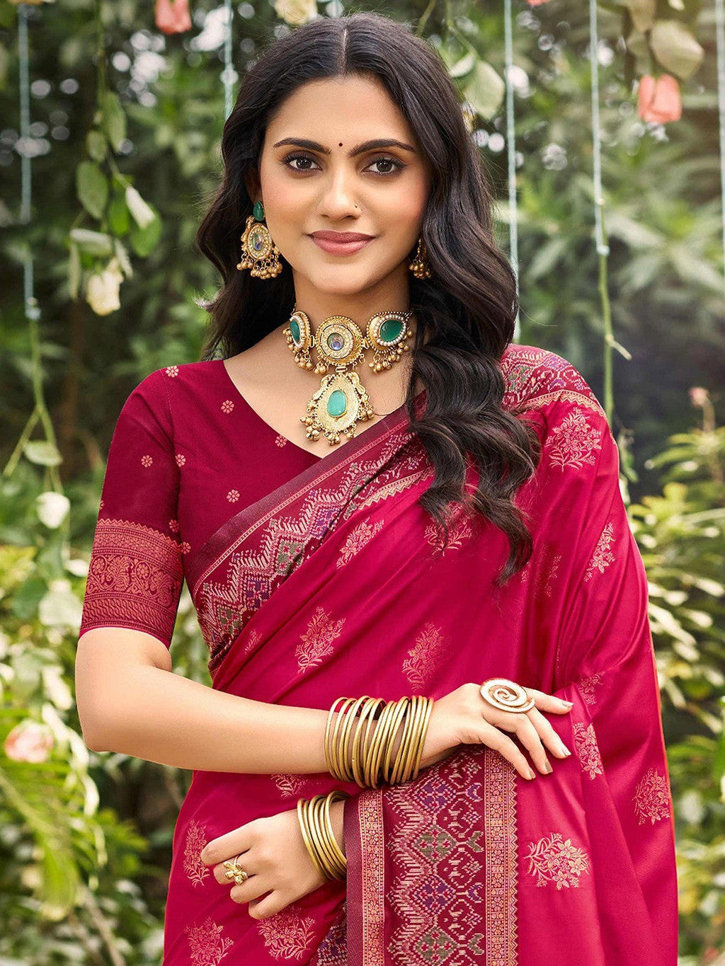 Classic Pink Floral Zari Weaving Silk Blend Saree With Fine Weaving Detailing
