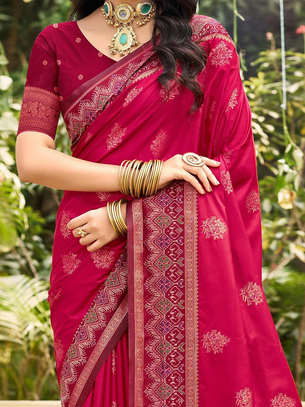 Classic Pink Floral Zari Weaving Silk Blend Saree With Fine Weaving Detailing