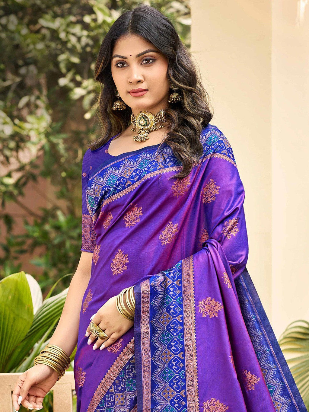 Classic Violet Floral Zari Weaving Silk Blend Saree With Fine Weaving Detailing