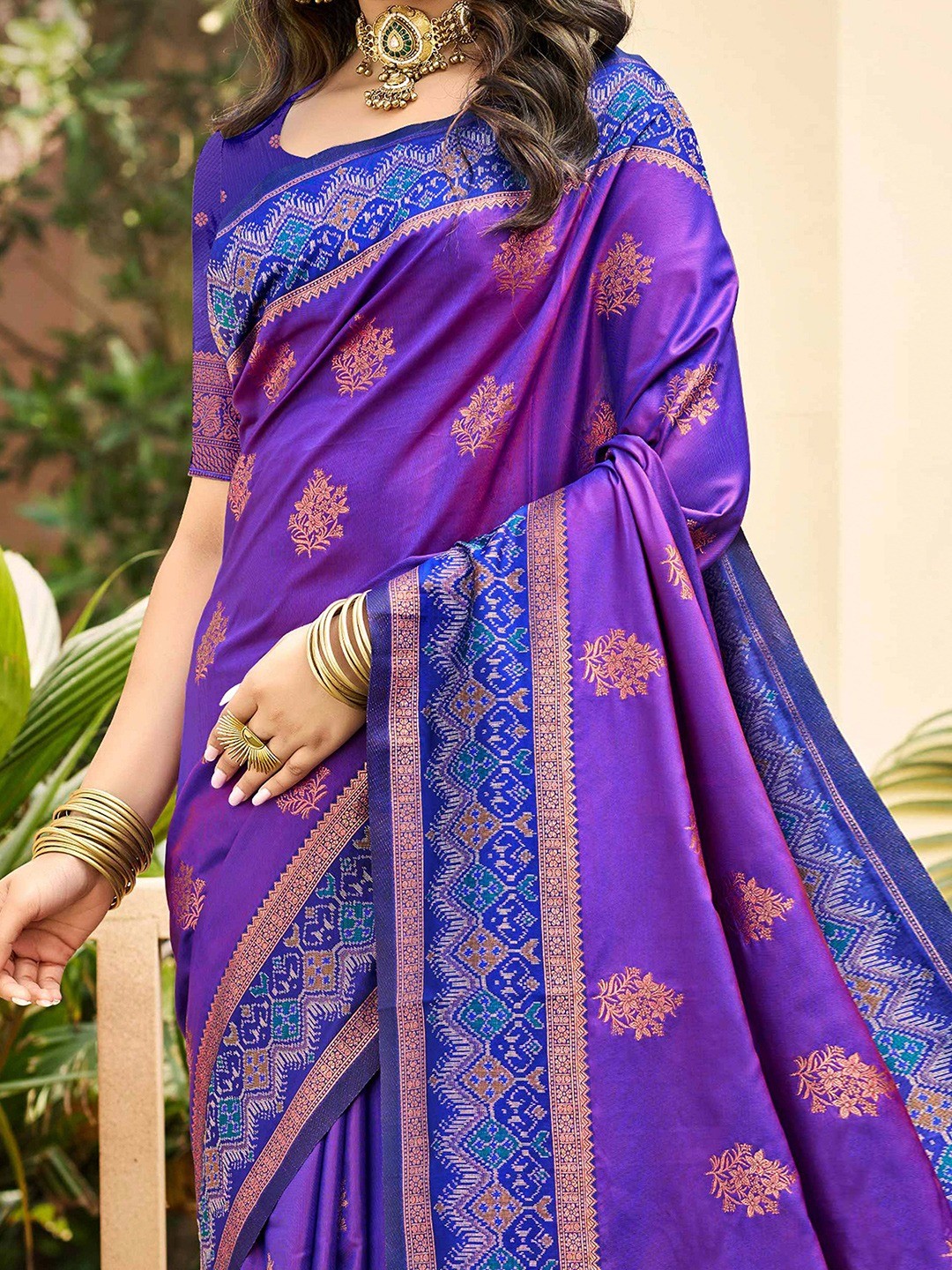 Classic Violet Floral Zari Weaving Silk Blend Saree With Fine Weaving Detailing
