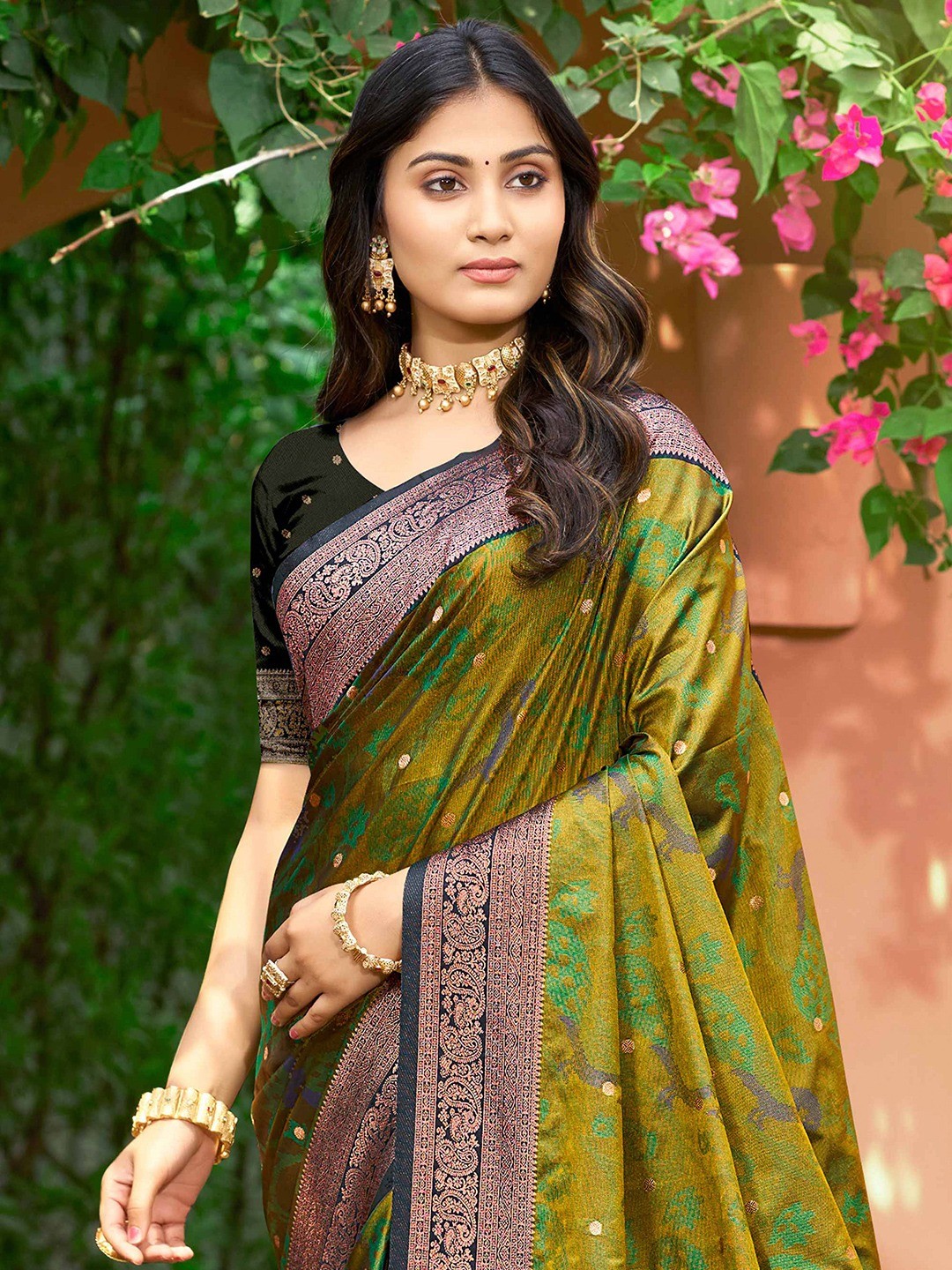 Luxury Mehendi Green Zari Woven Silk Blend Saree With Paisley Motif Border & Attractive Tassel Pallu
