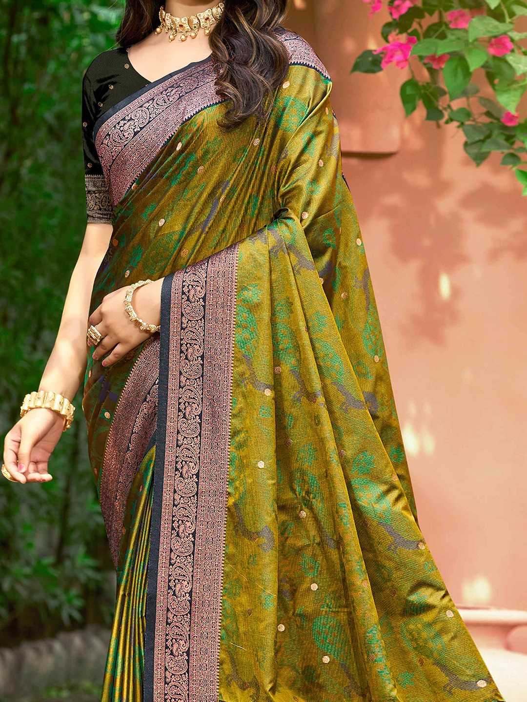 Luxury Mehendi Green Zari Woven Silk Blend Saree With Paisley Motif Border & Attractive Tassel Pallu