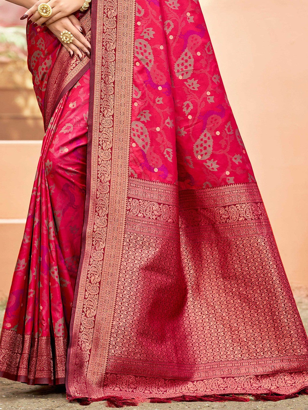 Luxury Pink Zari Woven Silk Blend Saree With Paisley Motif Border & Attractive Tassel Pallu