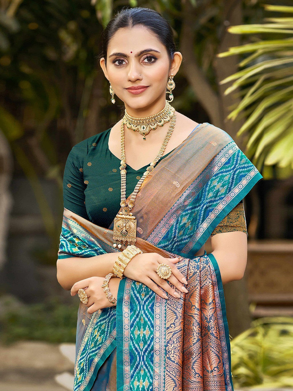 Graceful Brown Paisley & Floral Design Zari Work Silk Blend Saree With Attractive Tassels Pallu