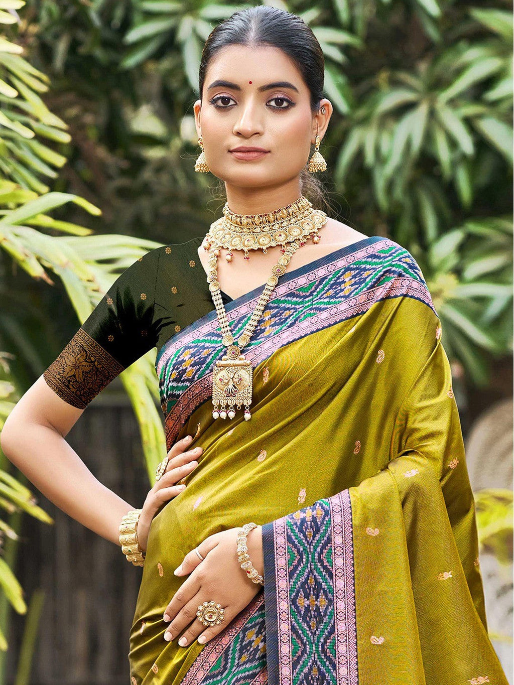 Graceful Mehendi Green Paisley & Floral Design Zari Work Silk Blend Saree With Attractive Tassels Pallu
