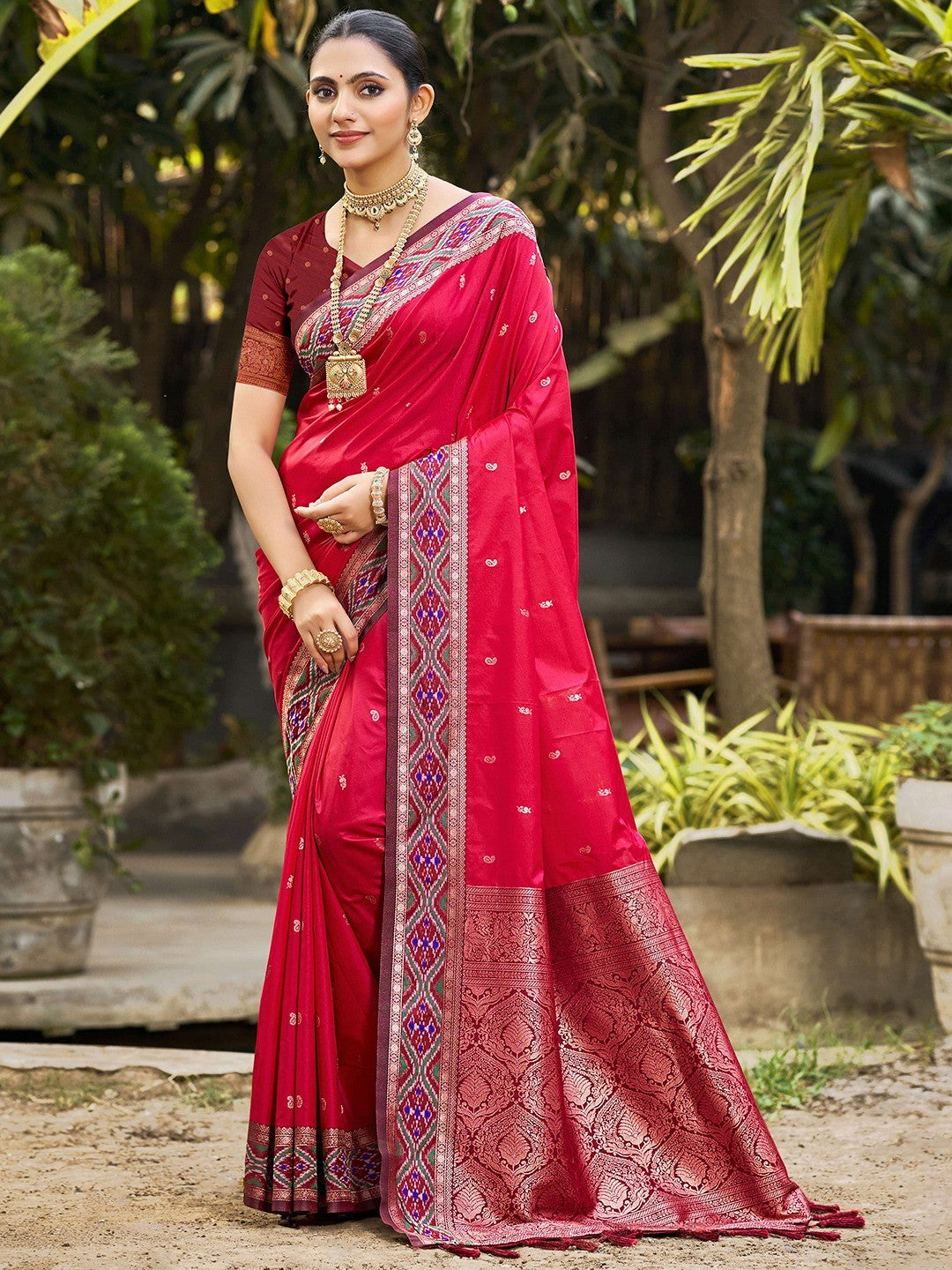Graceful Pink Paisley & Floral Design Zari Work Silk Blend Saree With Attractive Tassels Pallu