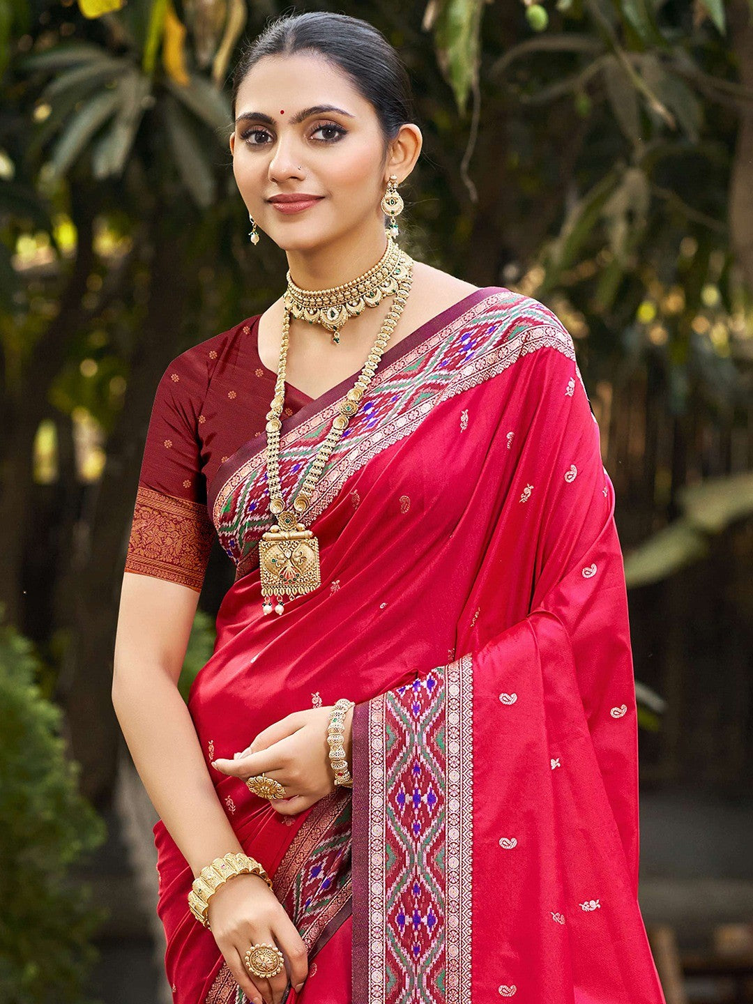 Graceful Pink Paisley & Floral Design Zari Work Silk Blend Saree With Attractive Tassels Pallu