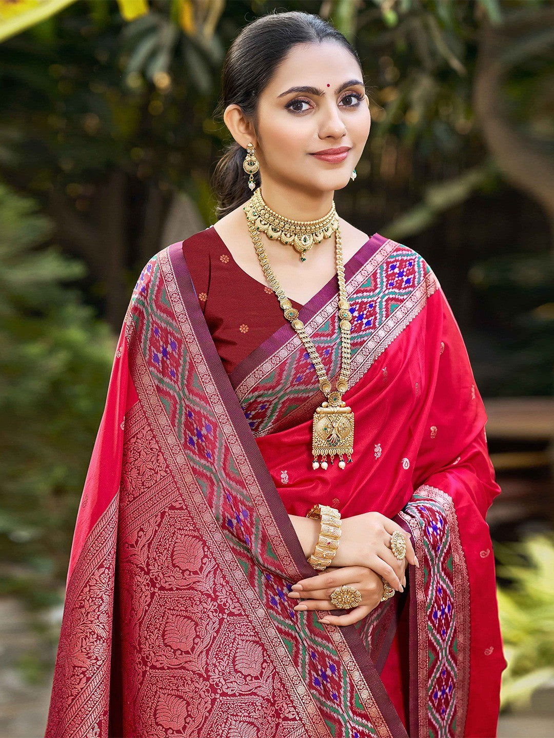 Graceful Pink Paisley & Floral Design Zari Work Silk Blend Saree With Attractive Tassels Pallu