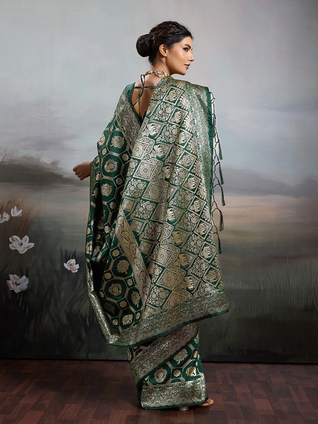 Graceful Green Floral & Elephant Motif Silk Blend Saree With Zari Weaving & Tassels Pallu