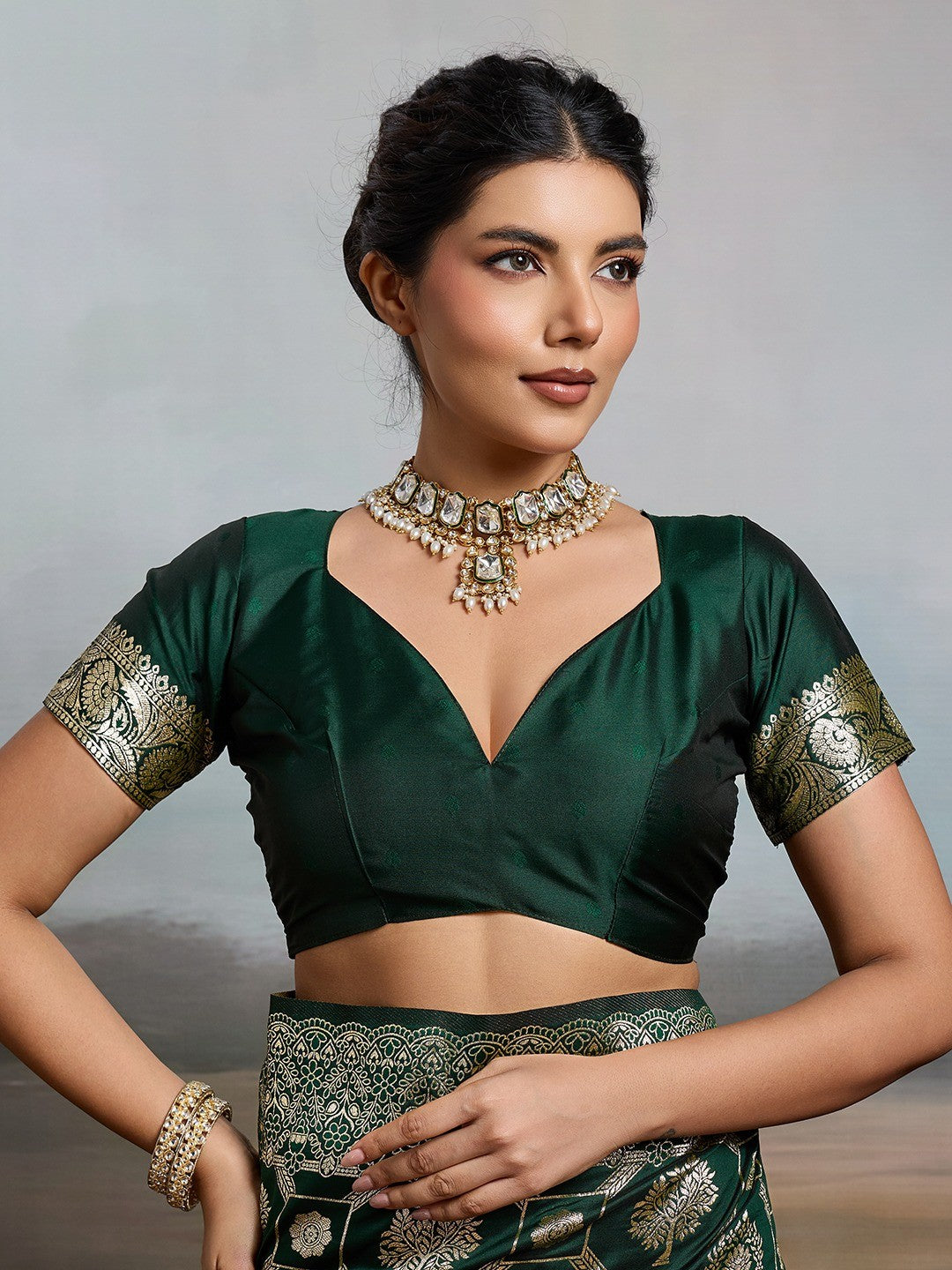 Graceful Green Floral & Elephant Motif Silk Blend Saree With Zari Weaving & Tassels Pallu