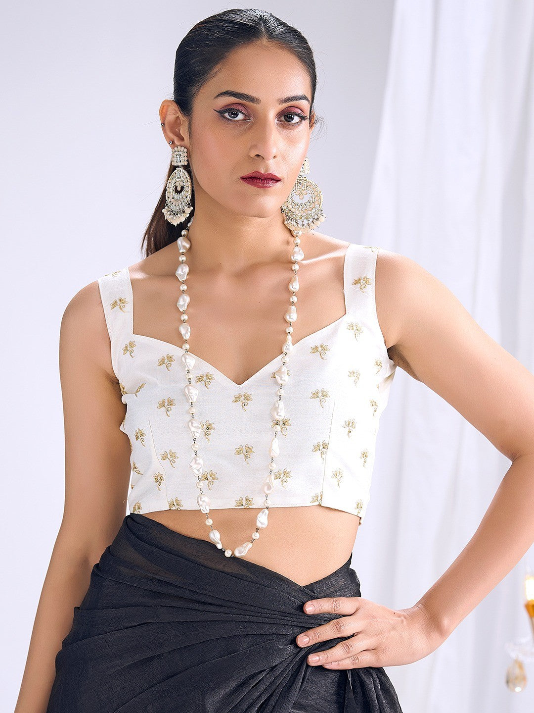 Graceful Black Art Silk Party Wear Saree With Minimal Solid Design & Tassel Pallu