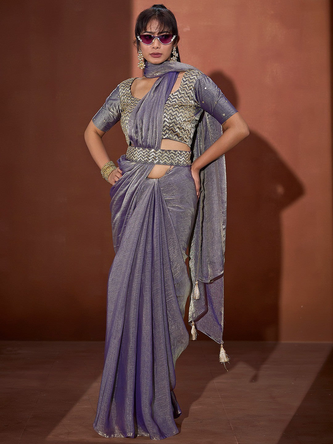 Trendy Greyish Purple Solid Art Silk Saree With Stylish Belt & Tassel Pallu Detailing