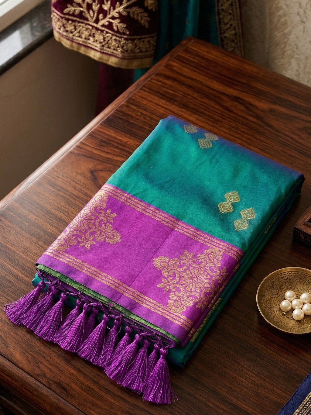 Elegant Teal Floral Motif Silk Blend Saree Featuring Intricate Zari Weaving With Tassel Pallu