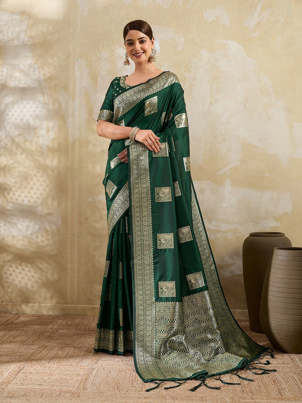 Green Peacock & Floral Motif Zari Weaving Silk Blend Saree With Unstitched Blouse Peice