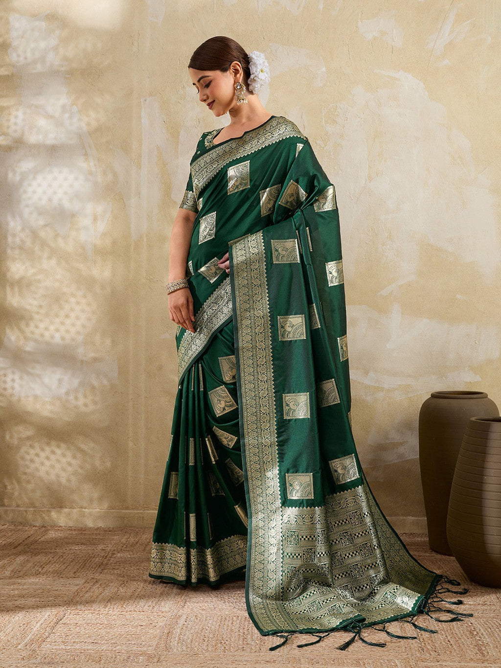 Green Peacock & Floral Motif Zari Weaving Silk Blend Saree With Unstitched Blouse Peice