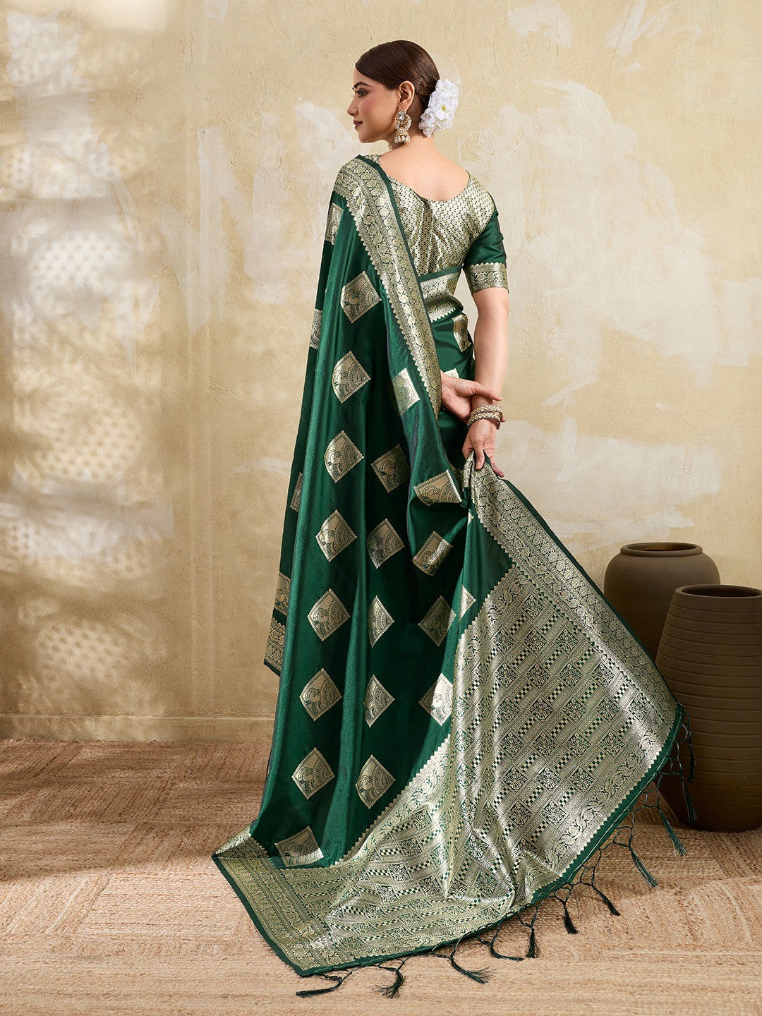 Green Peacock & Floral Motif Zari Weaving Silk Blend Saree With Unstitched Blouse Peice