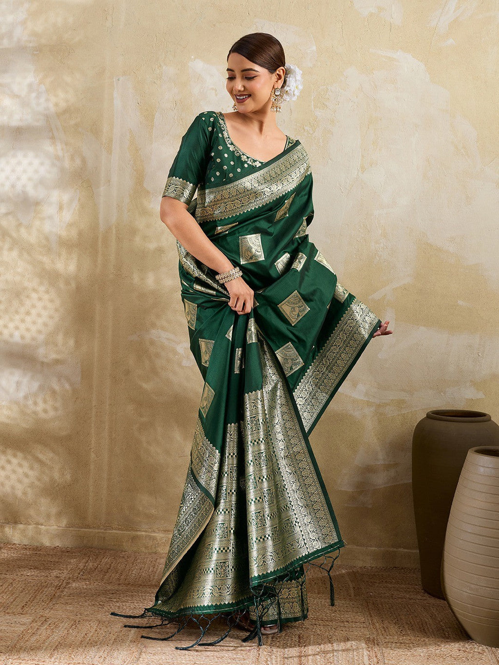 Green Peacock & Floral Motif Zari Weaving Silk Blend Saree With Unstitched Blouse Peice