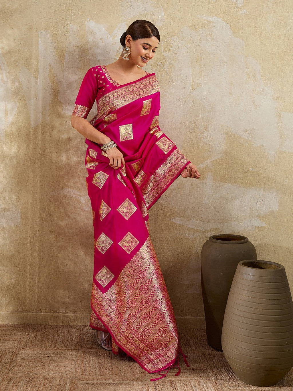 Elegant Magenta Silk Blend Zari Work Saree for Festive Occasions