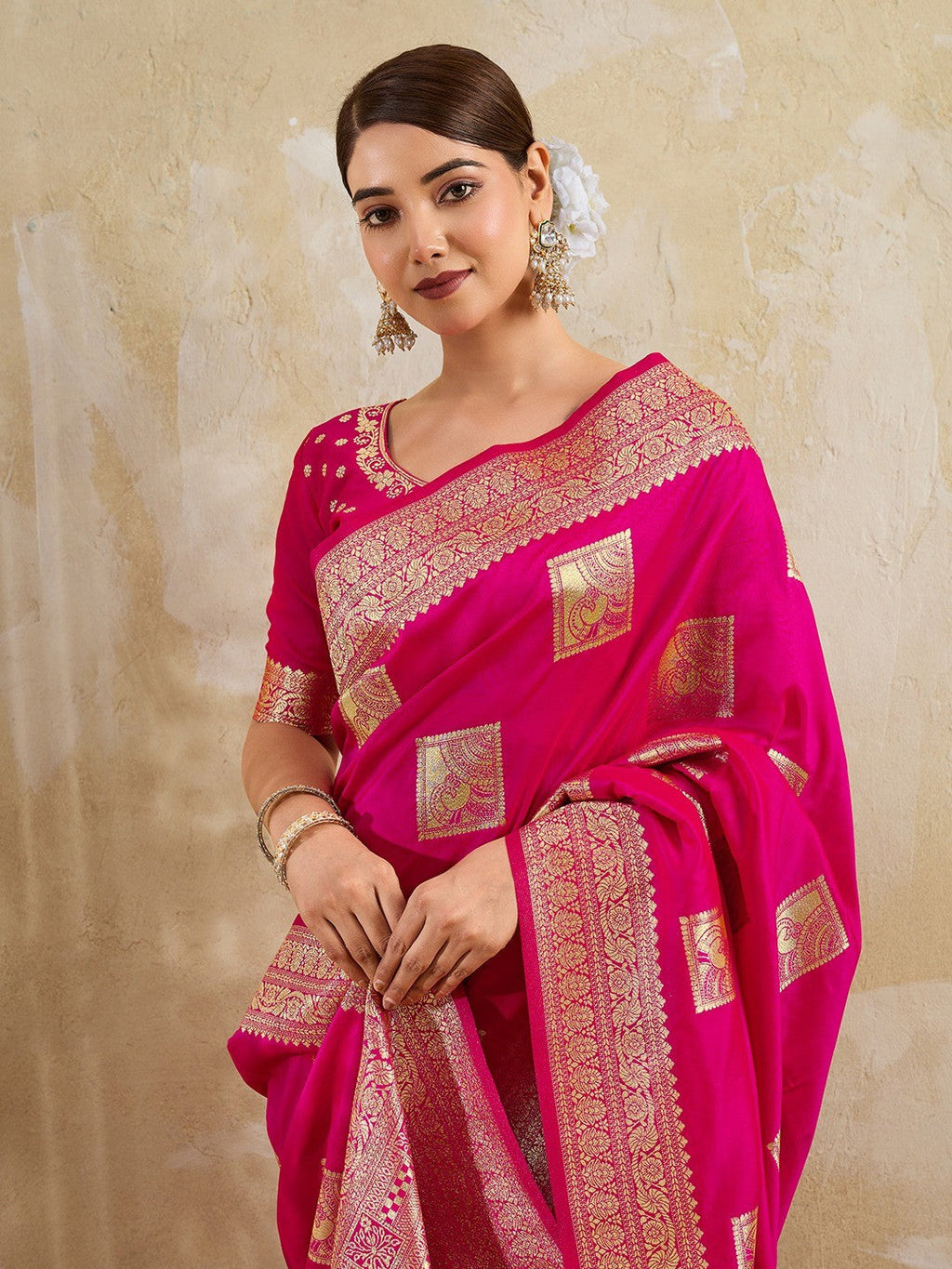 Elegant Magenta Silk Blend Zari Work Saree for Festive Occasions