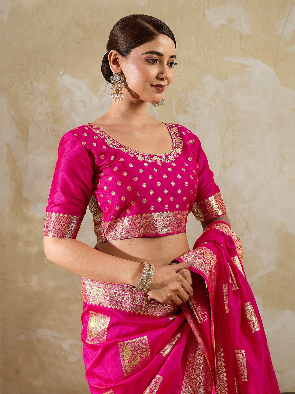 Elegant Magenta Silk Blend Zari Work Saree for Festive Occasions
