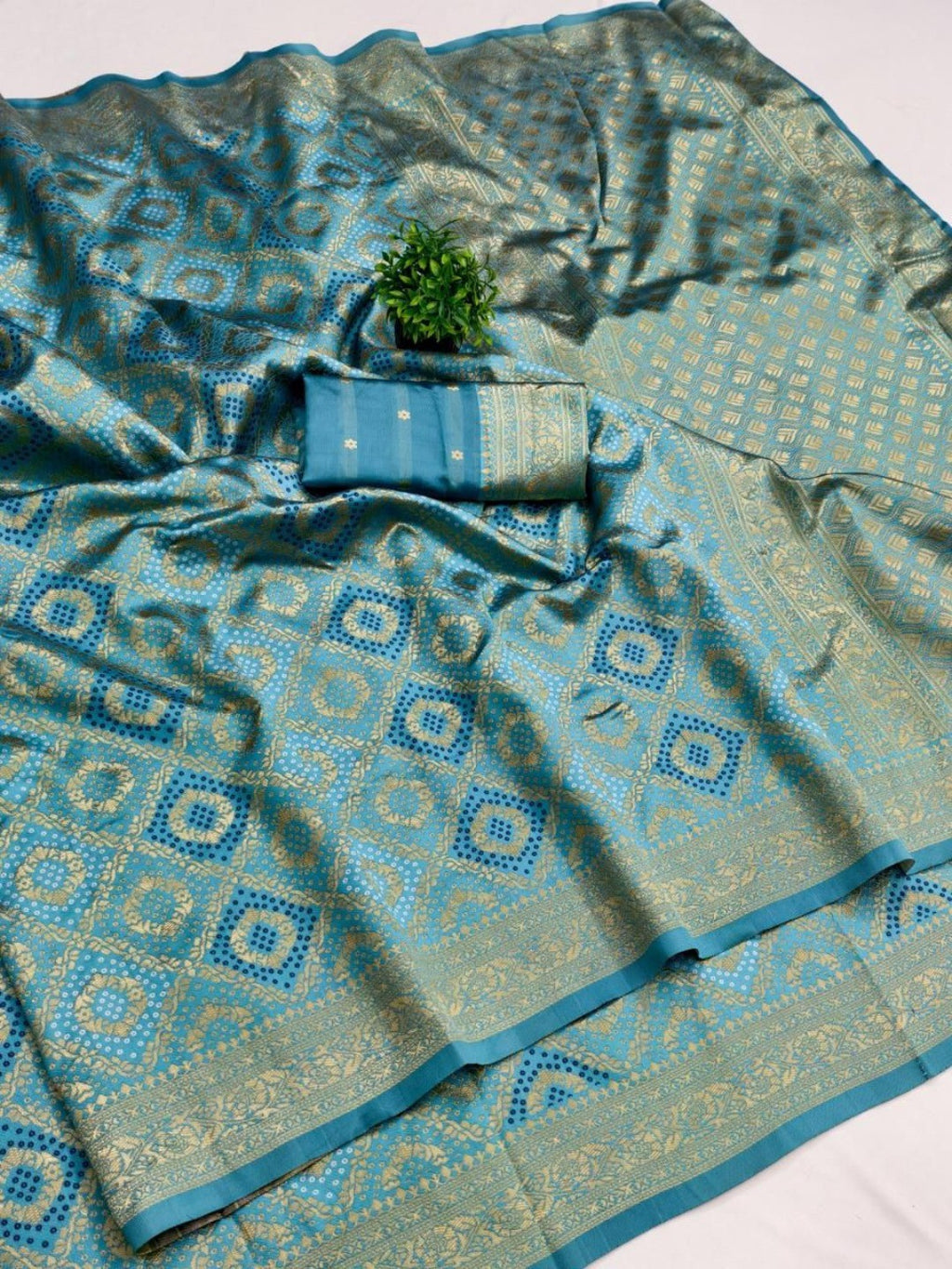 Elegant Blue Silk Blend Saree with Zari Work