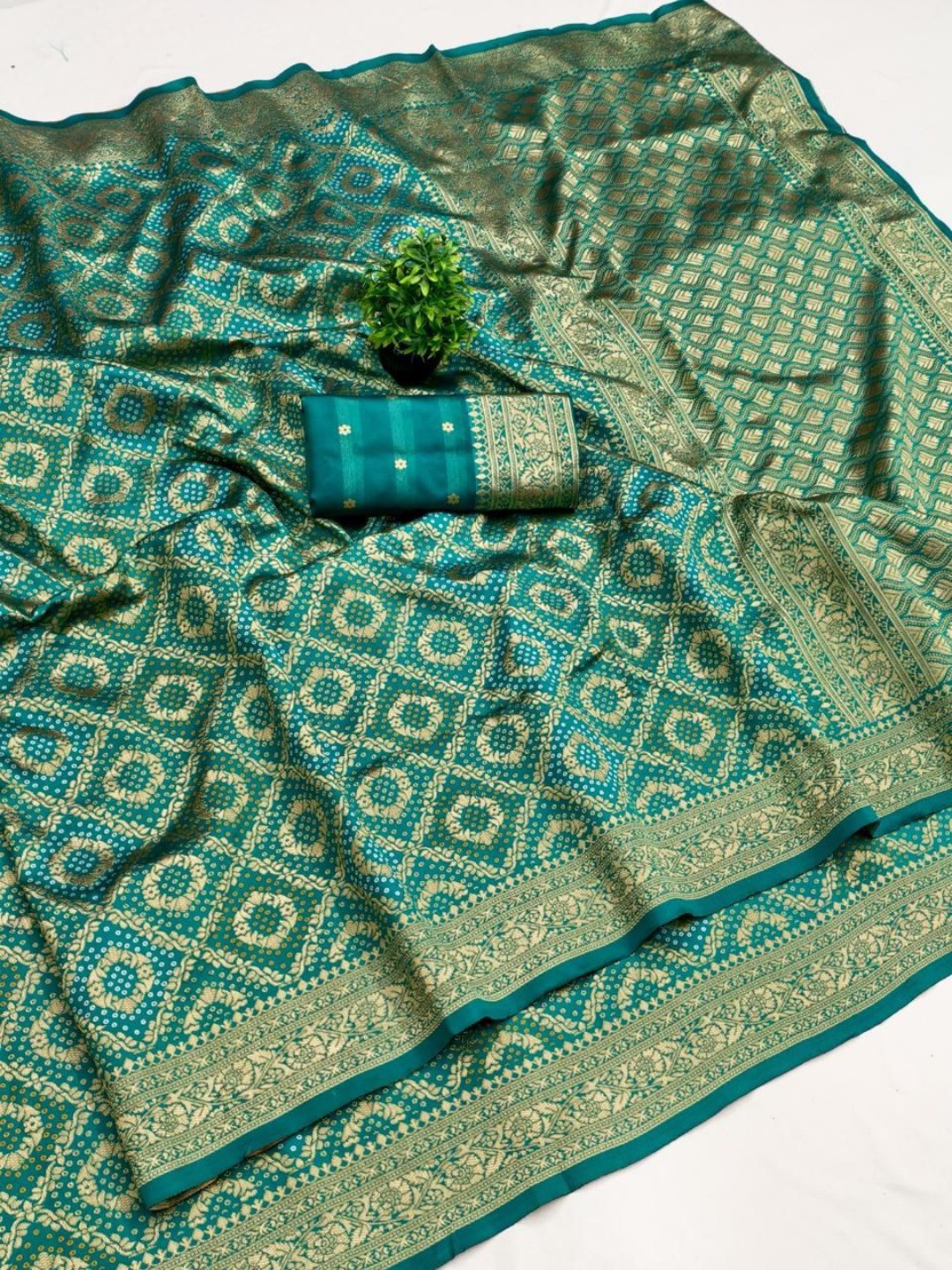 Classic Rama Green Silk Blend Saree with Zari Work Refined Festive Appeal