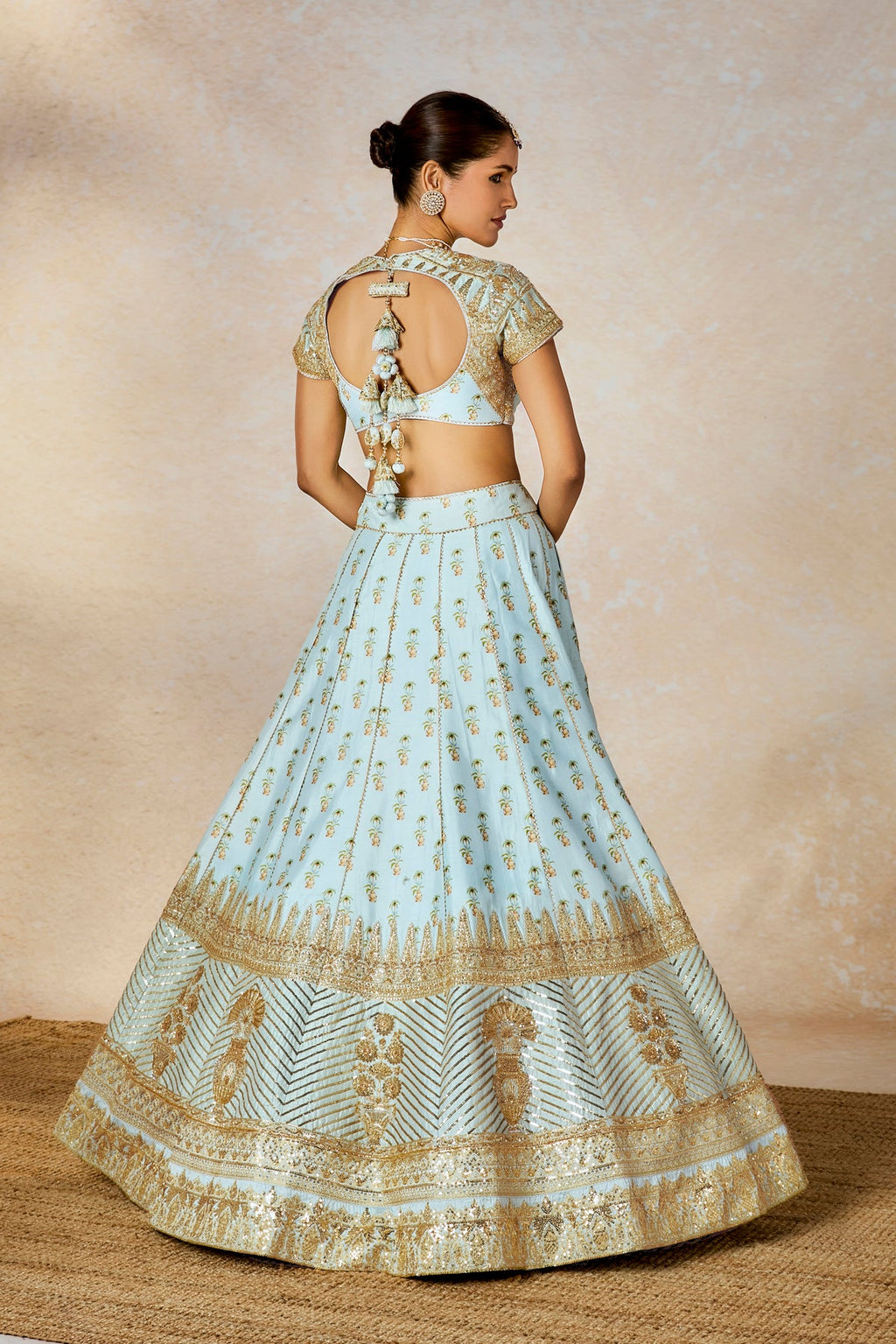 Aasman Lehenga