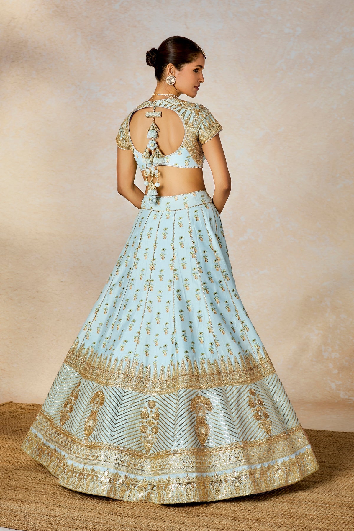 Aasman Lehenga