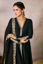 Black Whispering Lily Set