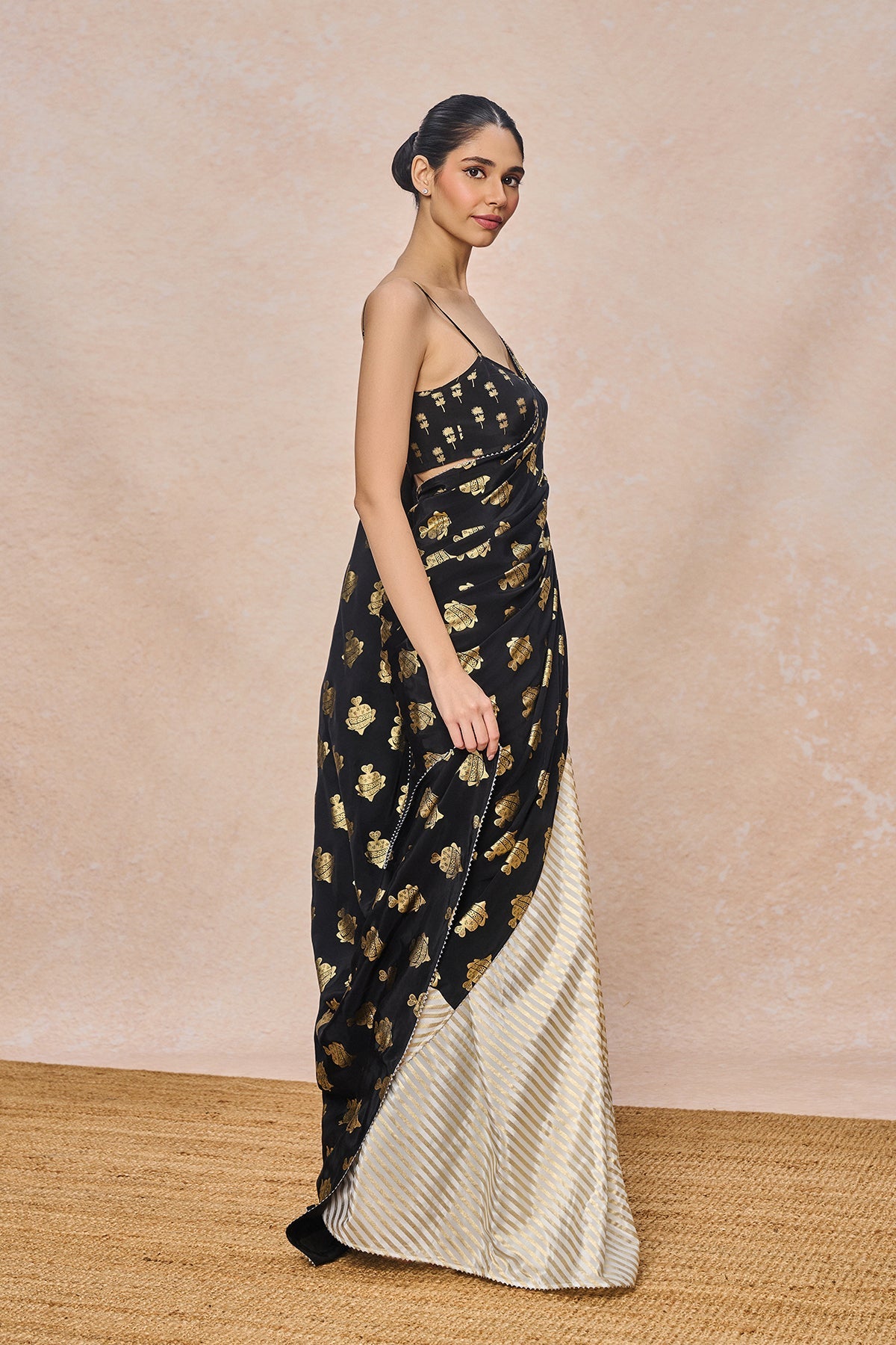 Black And White Fin Lake Saree