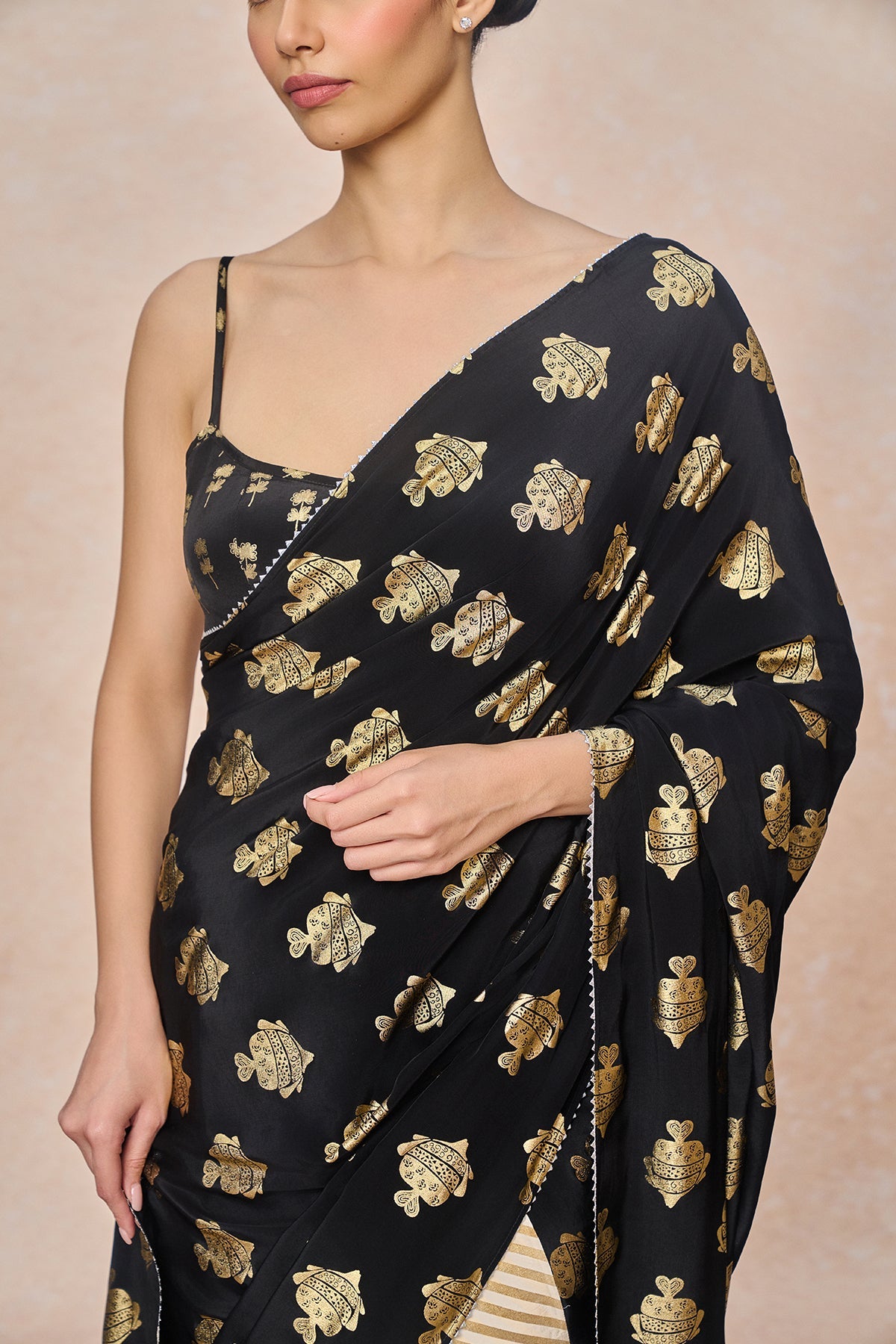 Black And White Fin Lake Saree