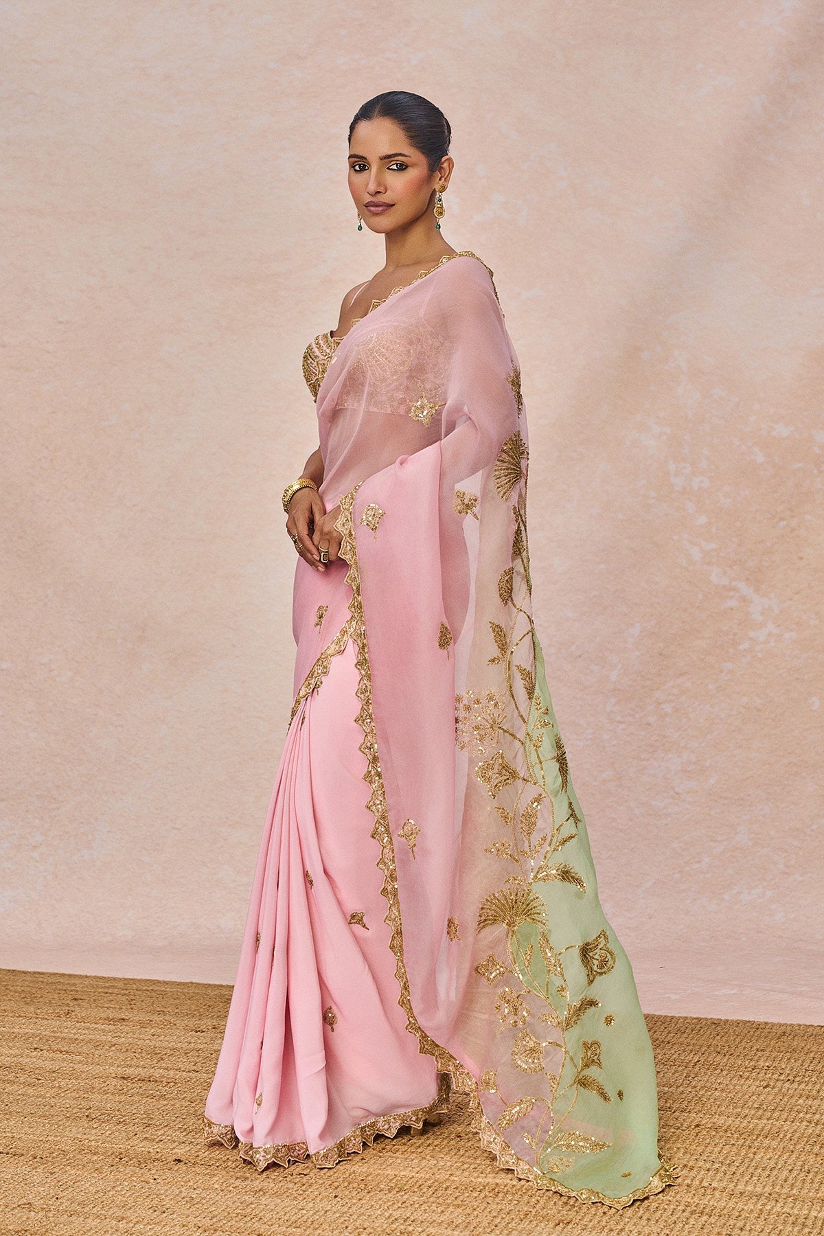 'Gulposh' Saree