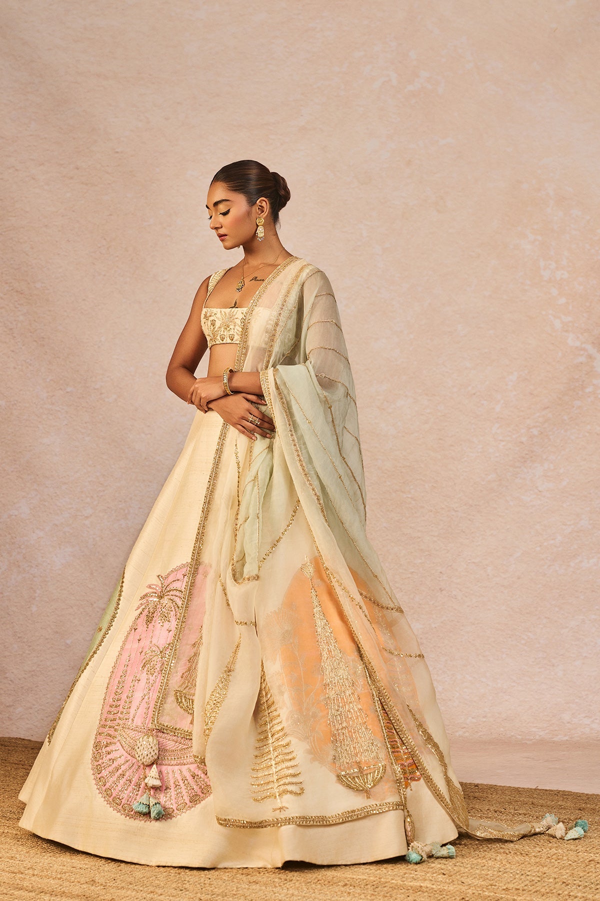 The 'Mahekti Hui Chandni' Lehenga