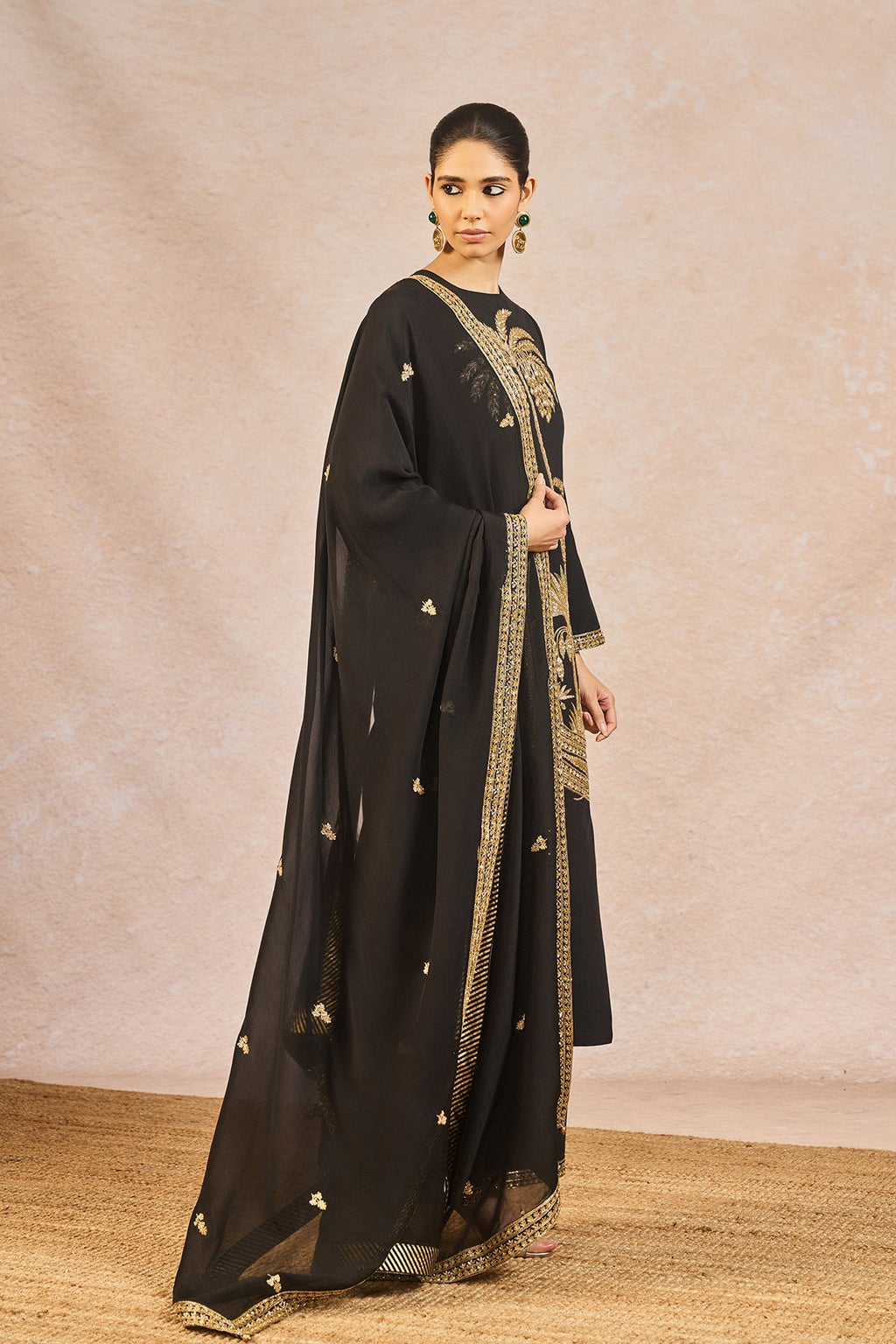 The Chand Kinara Kurta Set