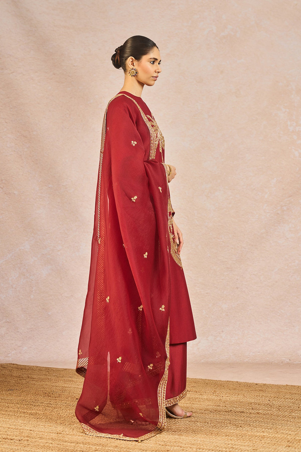 'Laal Chaand Kinara' Set